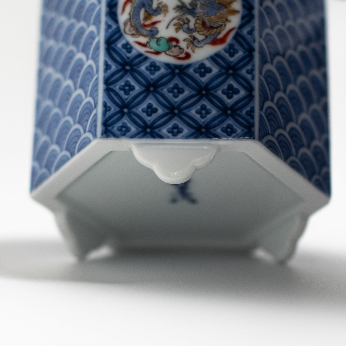 Arita Ware: Incense Burner with Kakiemon Overglaze Enamel and Blue-and-White Dragon Motifs