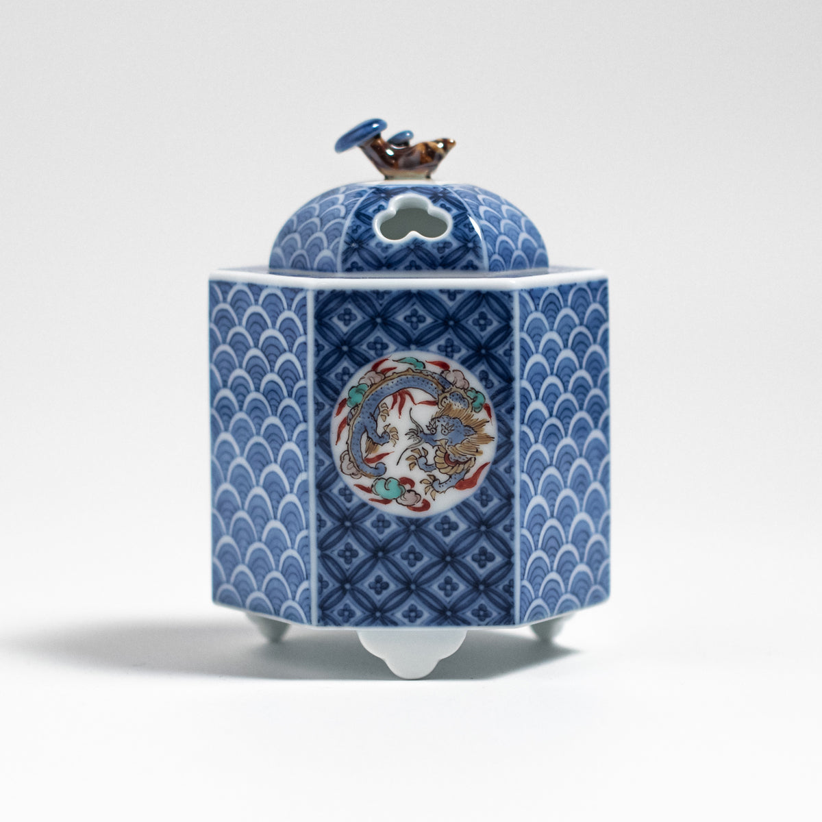 Arita Ware: Incense Burner with Kakiemon Overglaze Enamel and Blue-and-White Dragon Motifs